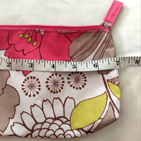 Clinique Cosmetics Bag - Picture 3 of 6